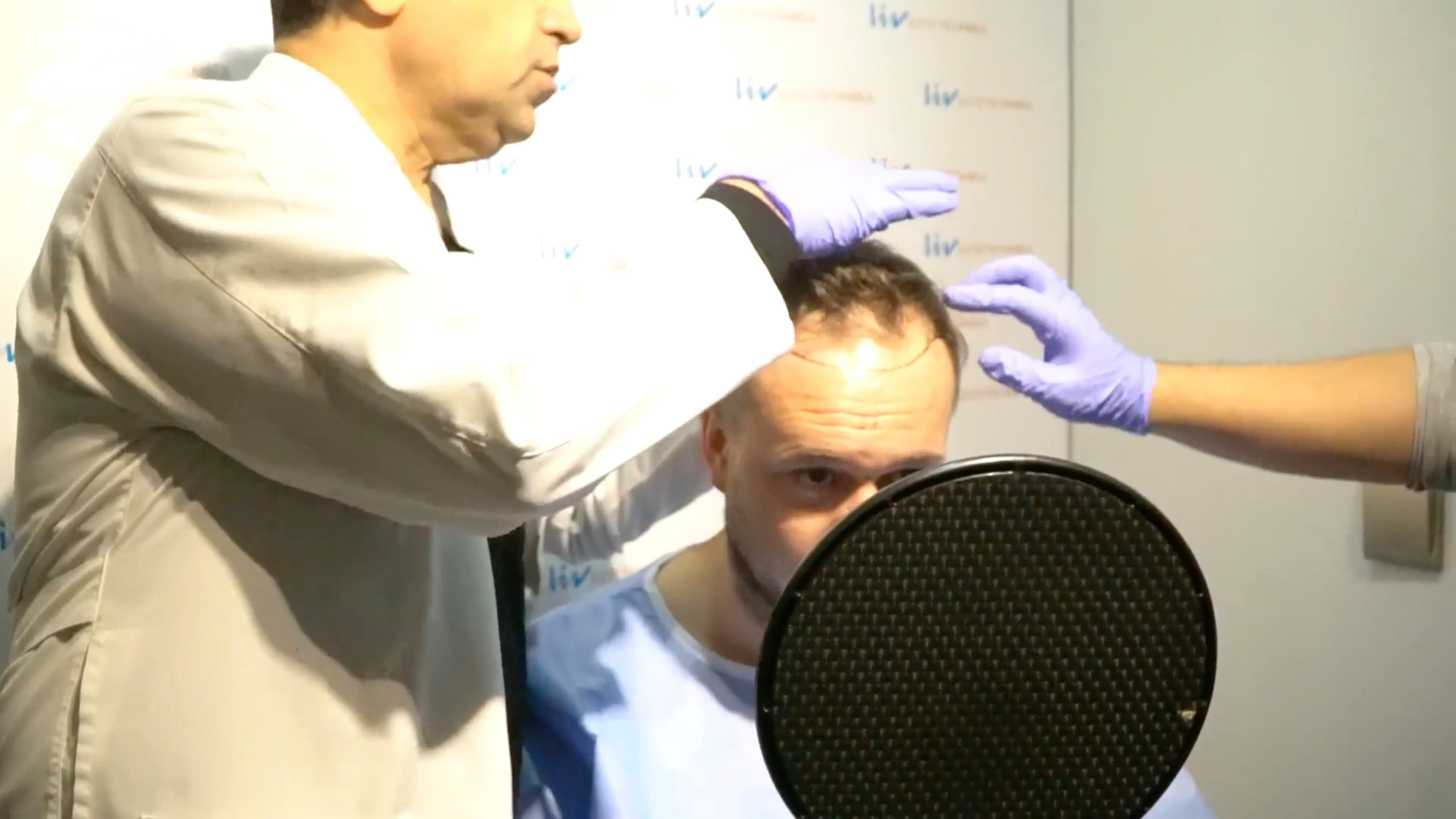 Patient consulting with a specialist about transplant plans